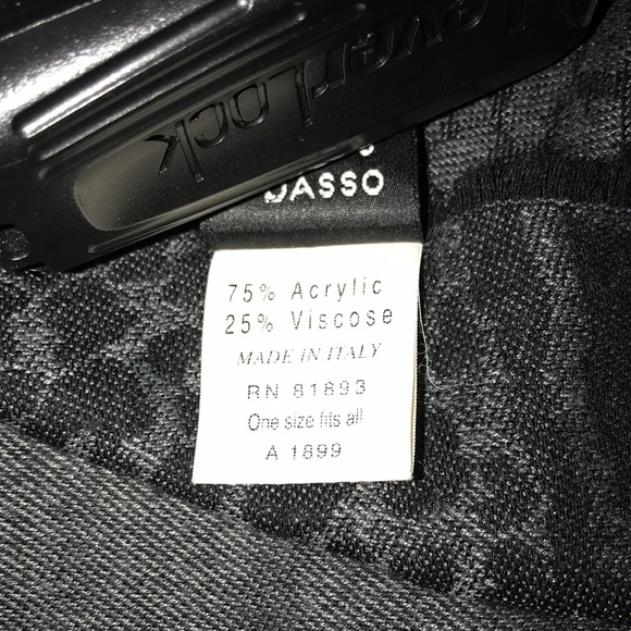 Woman’s Large Dennis Basso Scarf/Shawl - Picture 5 of 6